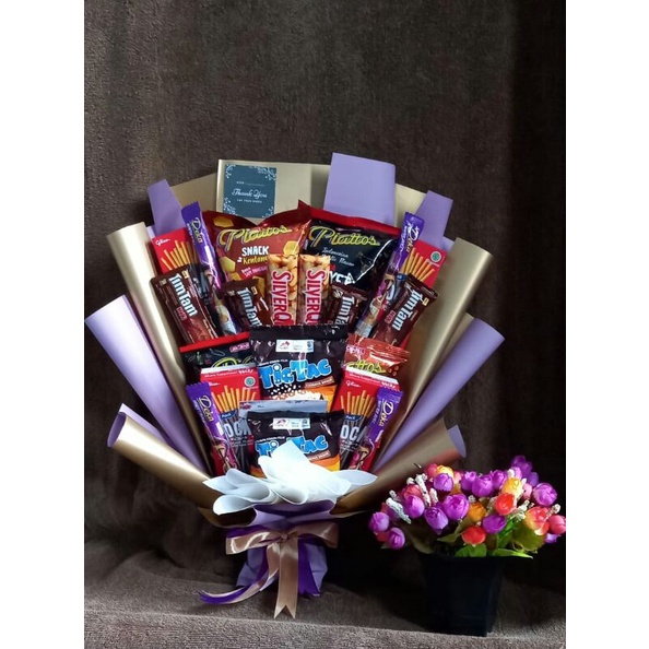 

REQUEST BUCKET SNACK/bucket makanan/kado wisuda/kado ulang tahun/kado valentine