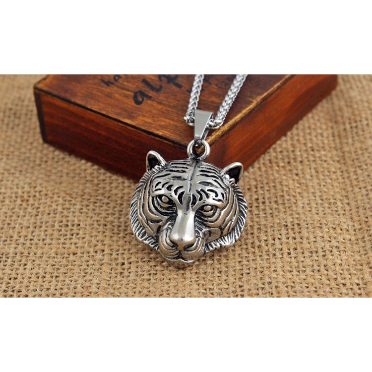 T233 Eropa dan Amerika perhiasan personalized retro tiger head pria titanium baja liontin kalung zod