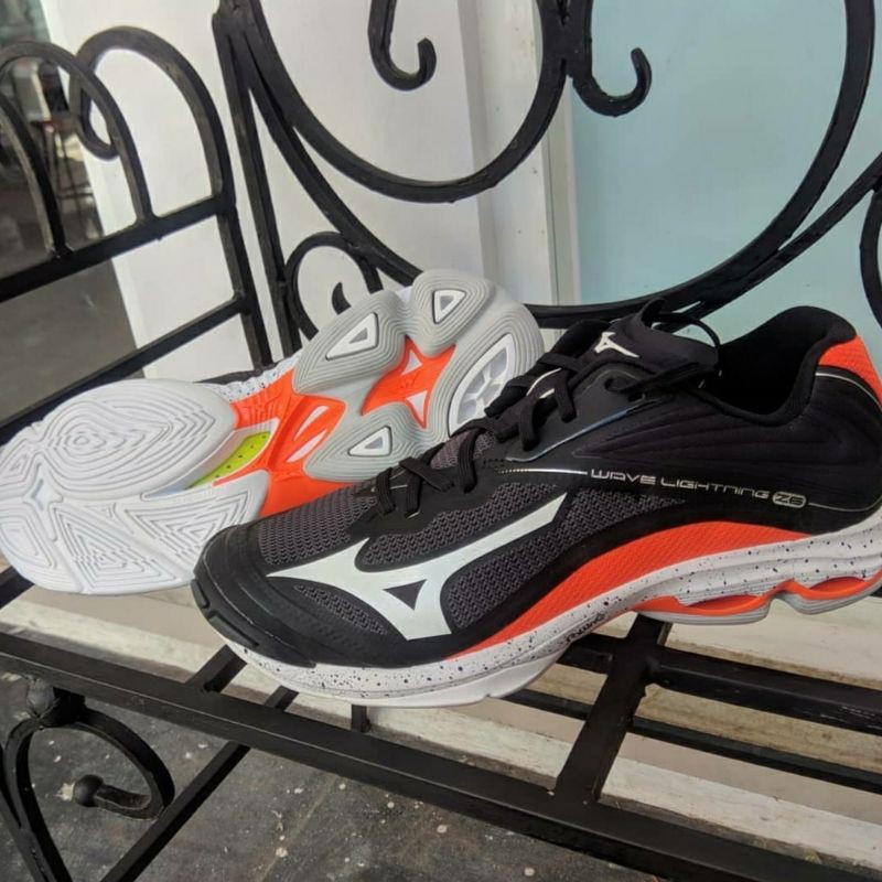 PROMO SALE ‼️ Mizuno Wave Lightning Z6 Black/Orange ll ORIGINAL MIZUNO