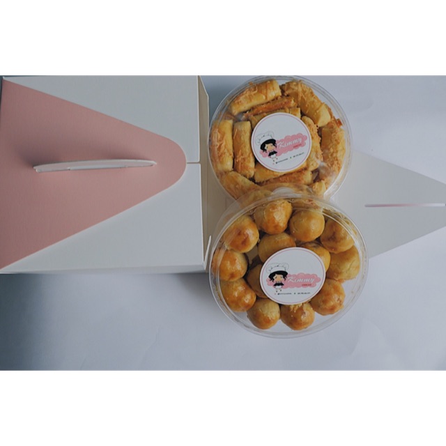 

Paket kue Lebaran A