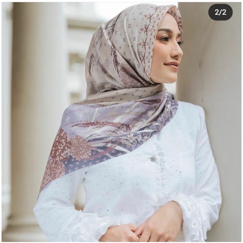 Dayu Scarf Wearing Klamby