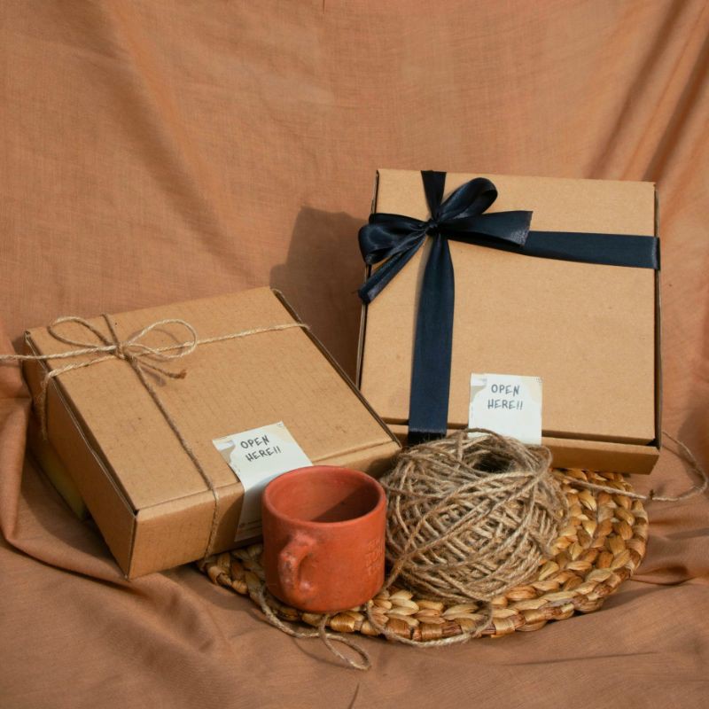 

GIFT BOX CUSTOM // HAMPERS // BIRTHDAY GIFT // WISUDA // ANNIV // WEDDING