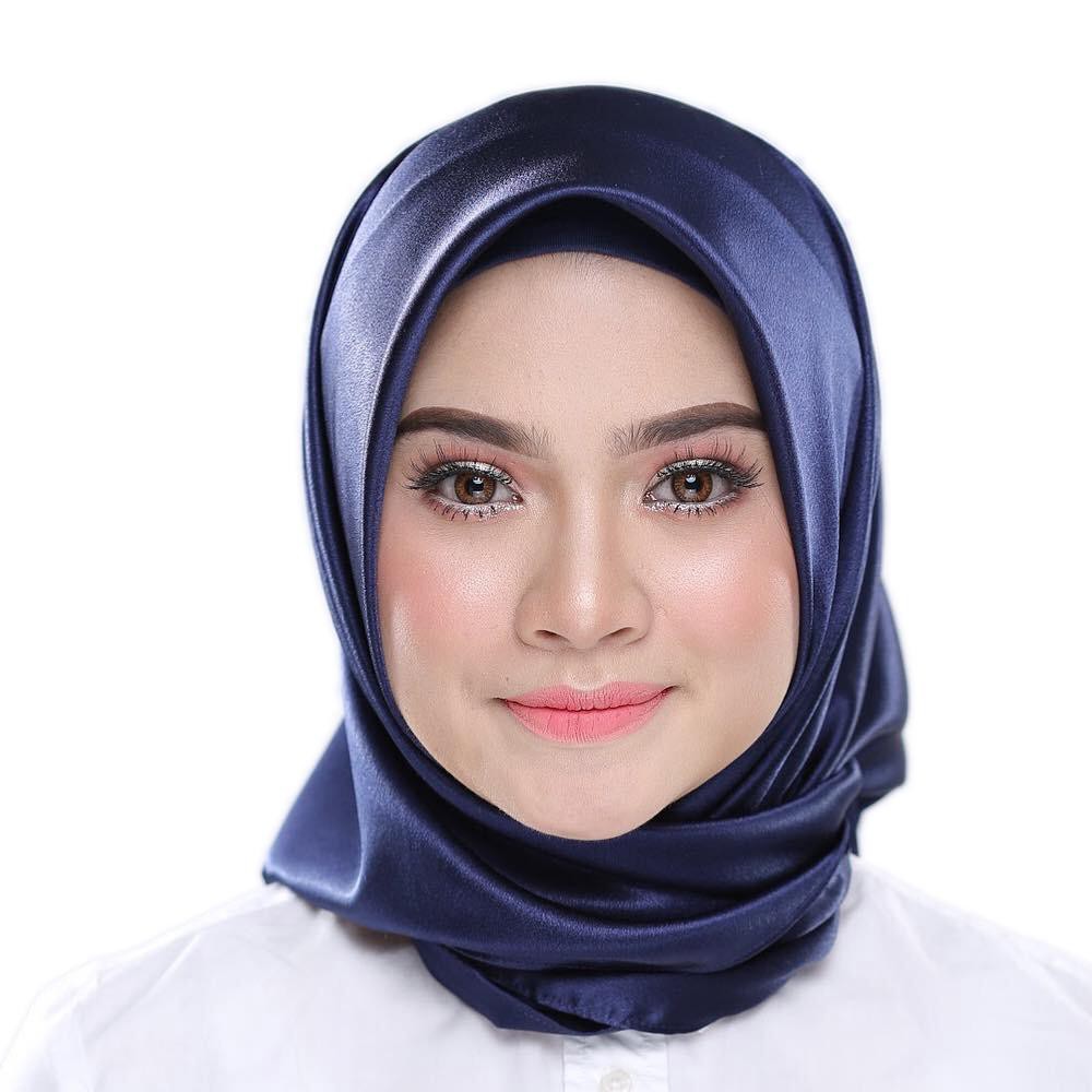 Import JILBAB/HIJAB Segi 4 POLOS SATIN Bahan lembut dan adem dipakai Kode SS-JB001