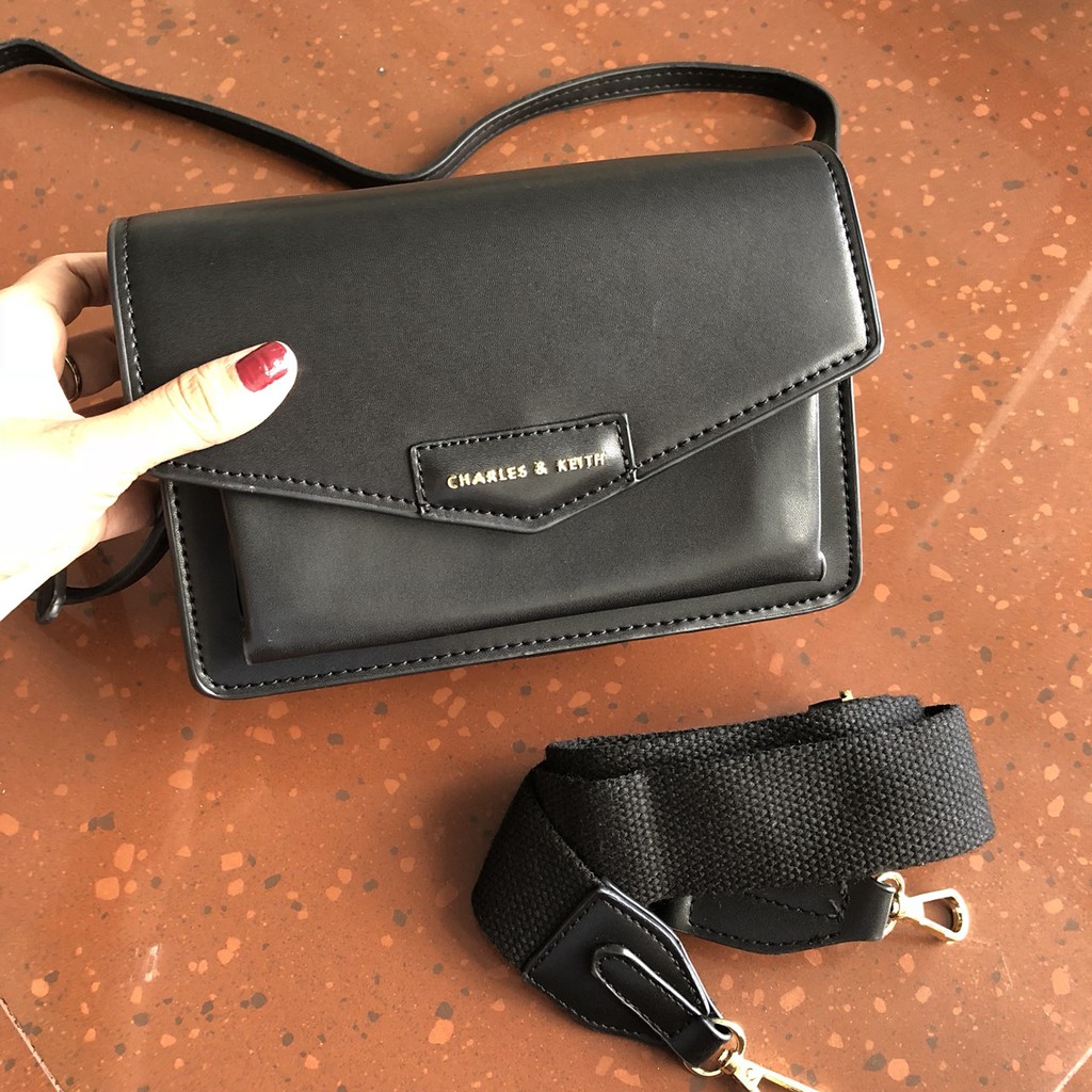 Charles and Keith Envelope Satchel Semor 20 cm Black