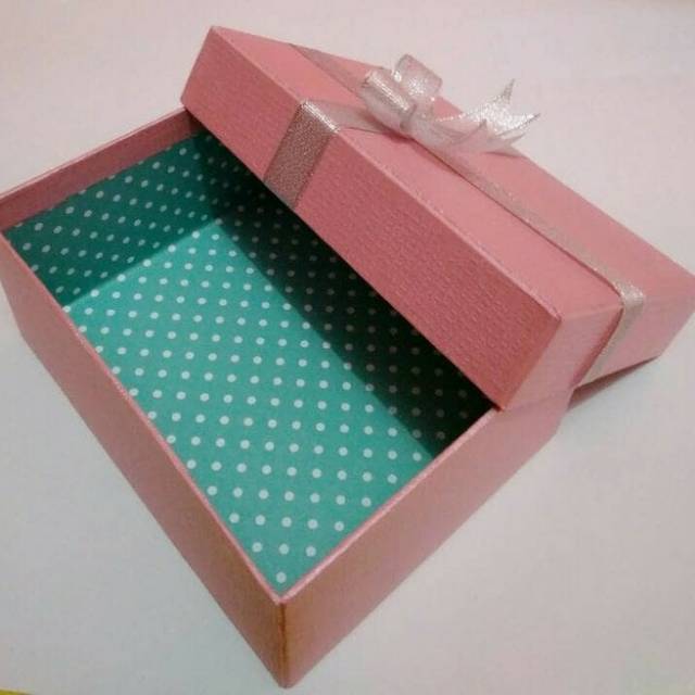 

Gift box kotak kado 20x15x8