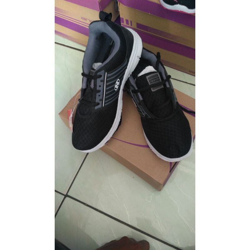 sepatu  running new era profound