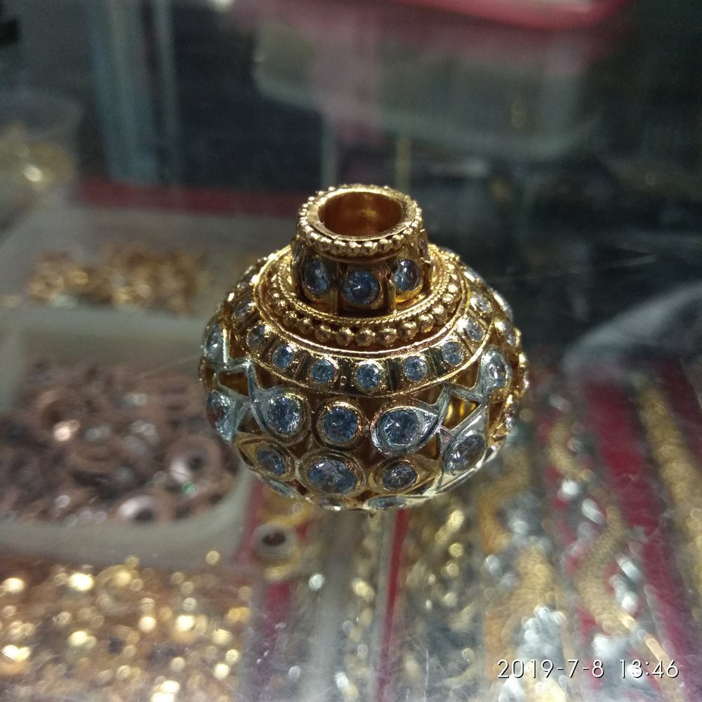 Mendak Selut Keris Kuning Emas Motif Permata