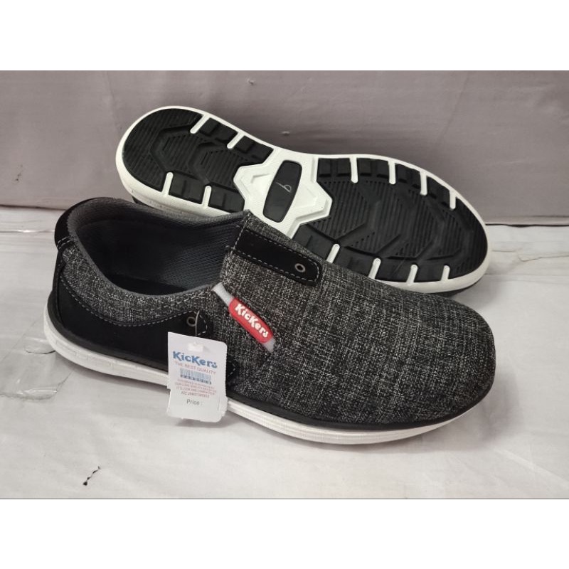 Sepatu Kickers pria, sepatu sneakers warna hitam