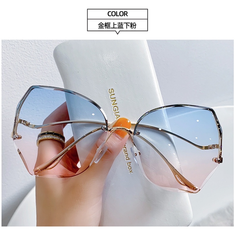 Kacamata Hitam UV400 Bentuk Kotak Oversized Gaya Vintage Klasik Untuk Wanita