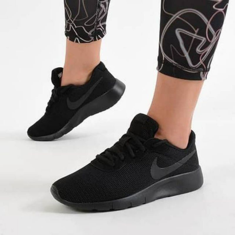nike tanjun trainers black