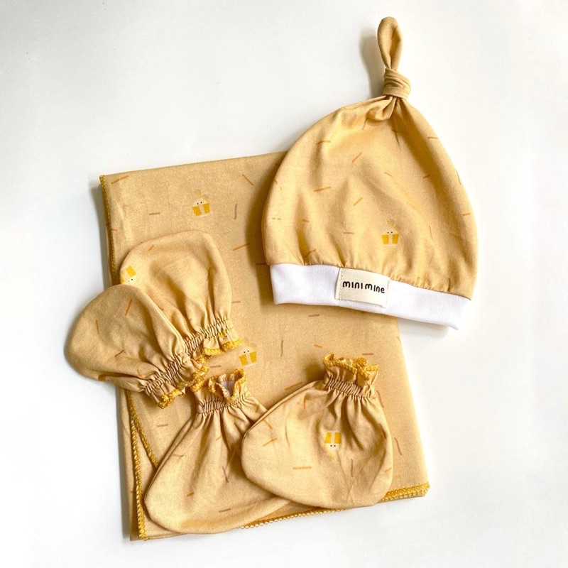 Minimine - New Born Set Print / paket bayi baru lahir berisi bedong sarung tangan kaki topi / selimut bayi / paket new born / swaddle / mitten and booties / knot hat / paket komplit bayi baru lahir / paket hemat murah