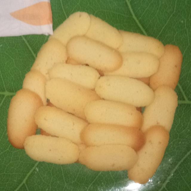 

Kue kering lebaran Lidah kucing