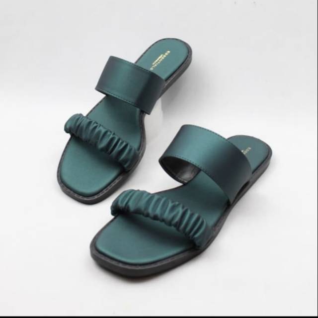 Ready sandal urban&co ori store