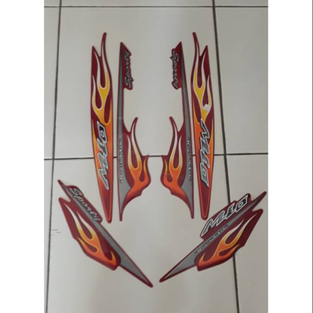 Stiker striping yamaha mio old lama merah corak api