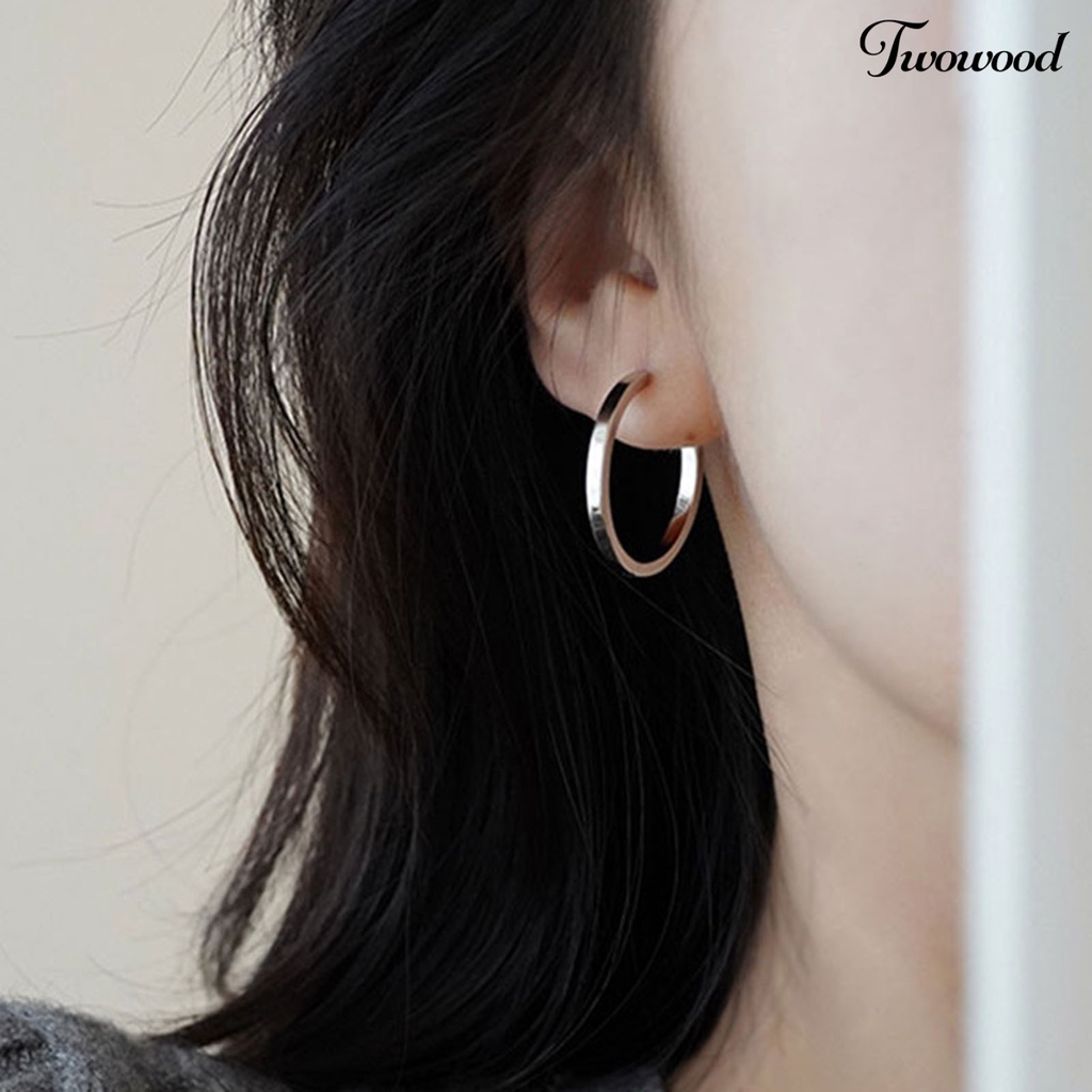 1 Pasang Anting Hoop Bentuk Bulat Permukaan Halus Untuk Wanita