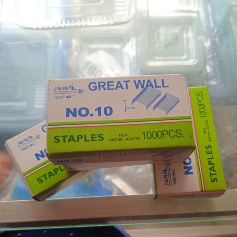 

Isi Staples Greet Wall
