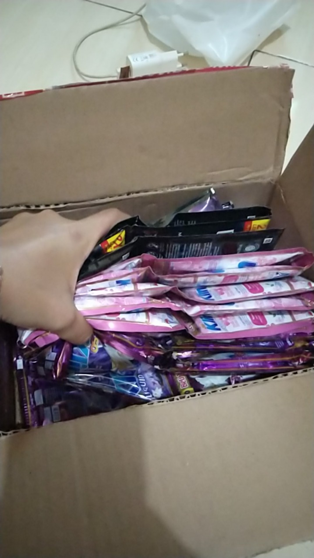 Sabun Cuci Baju Soklin Liquid 1 Renceng  Isi 12 Sachet