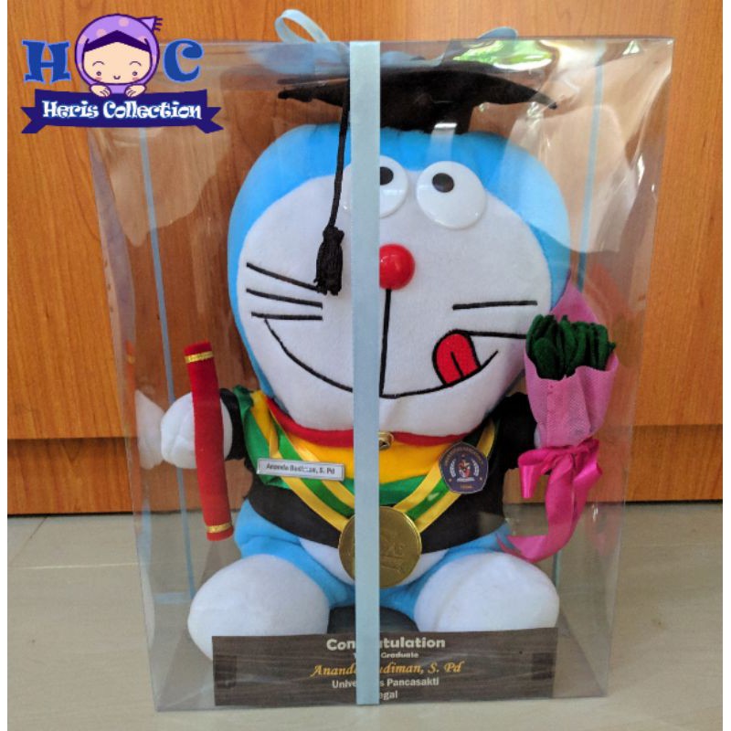 Boneka Wisuda Doraemon Sedang