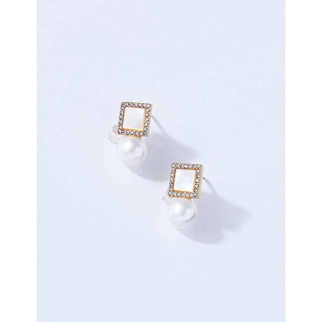 LRC Anting Tusuk Fashion Gold Shell-studded Square Artificial pearl Earrings D37755