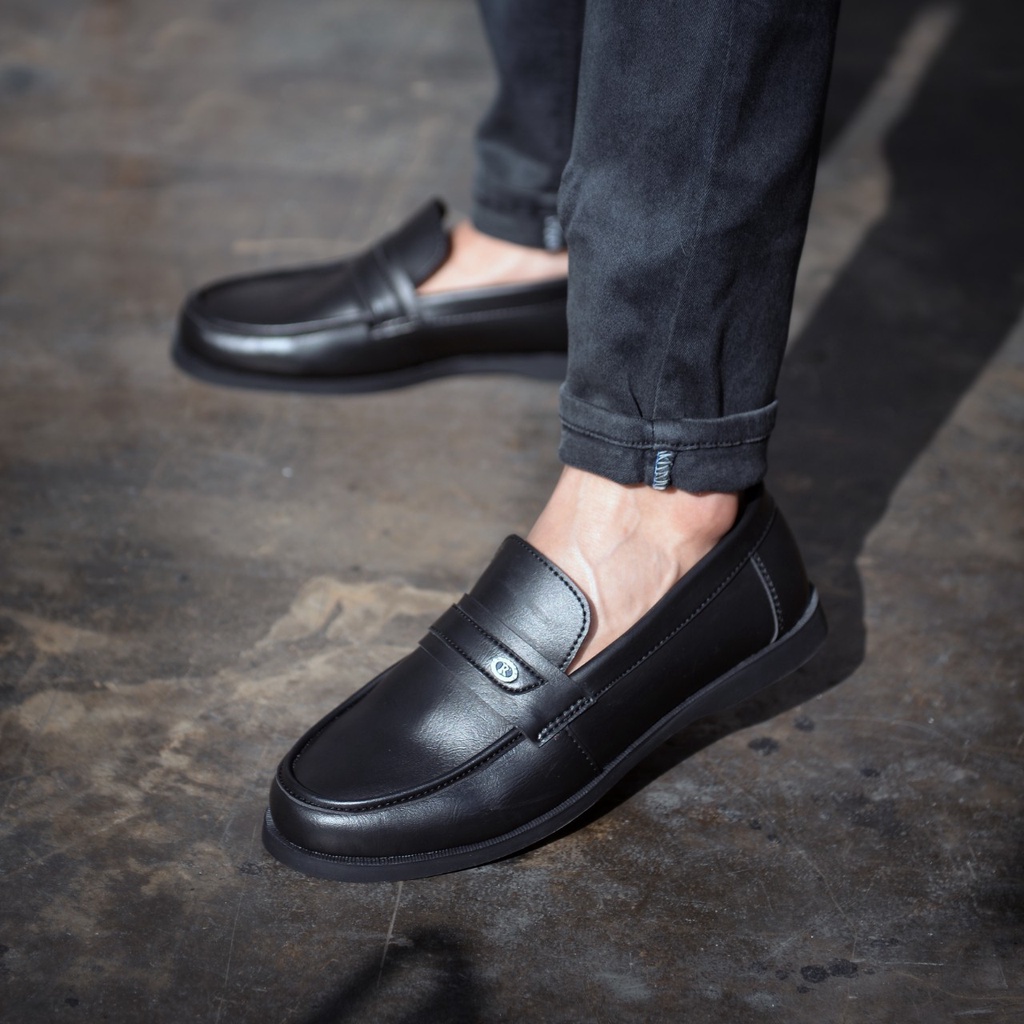 RIONZ X DRT - SepatuFormal Pantofel Pria Resmi Formal Slop Hitam Coklat Kulit PU Asli Original Brown Black Kantor Kuliah Casual Gereja Pesta Kondangan Nikahan Kerja Dinas Perkantoran PNS Guru Gaya Trendy Kekinian Terlaris Murah