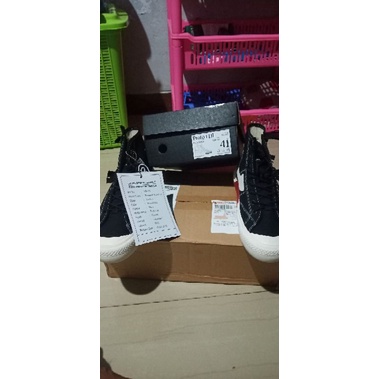 Sepatu compass proto