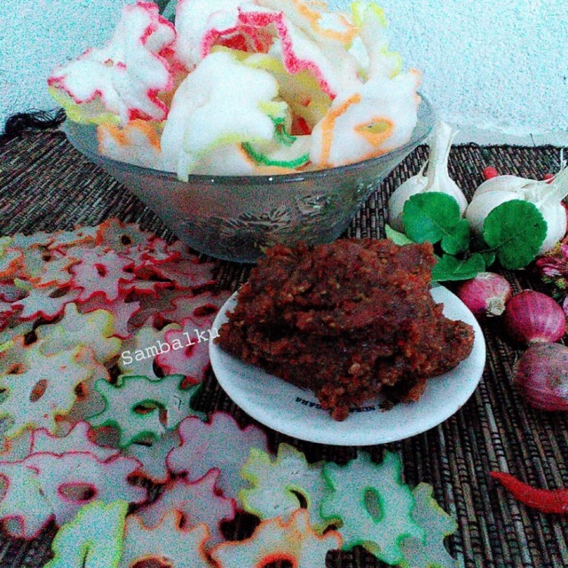 

Kerupuk Bunga List Warna Warni Mentah (Free Sambal Pecel 100gr)