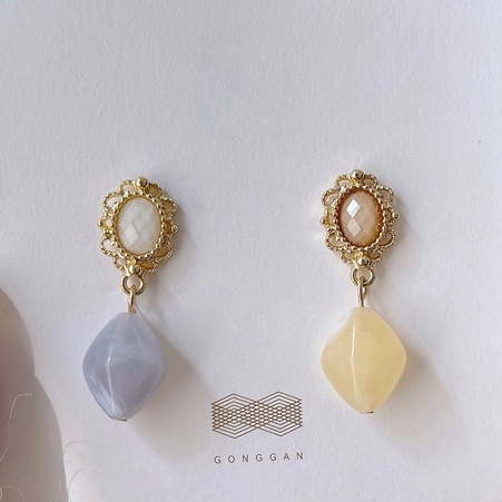 Anting Stud Geometris Asimetris Bahan S925 Silver Warna Ungu Beige Gaya Retro Untuk Wanita