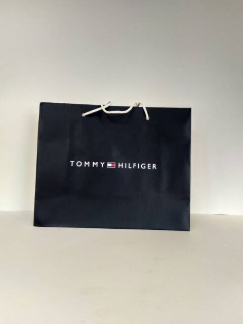 PAPER BAG BRANDED PAPERBAG TOMMY HILFIGER SIZE M tersedia harga grosir lebih hemat