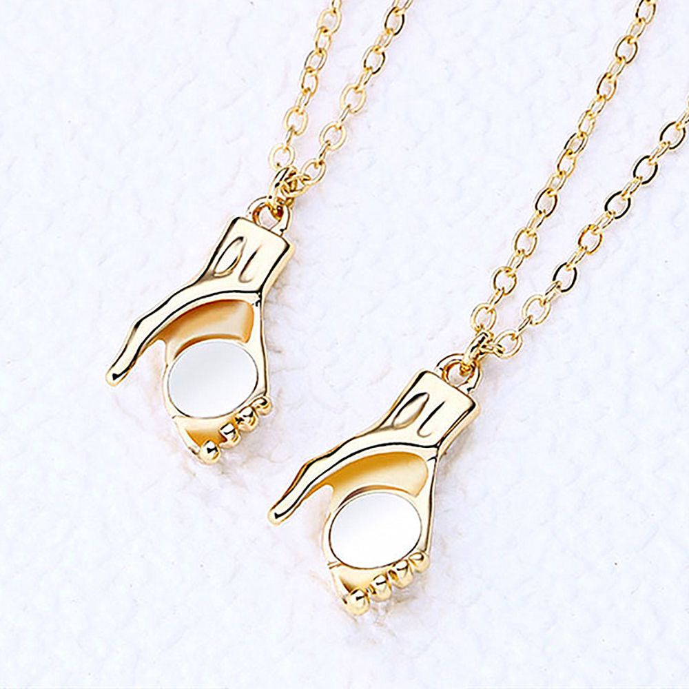 Needway  Cute Handshake Necklaces Simple Couple necklace Clavicle Chain Cool style Magnet Korean 2PCS/SET Women and men Romantic Fashion Jewelry/Multicolor