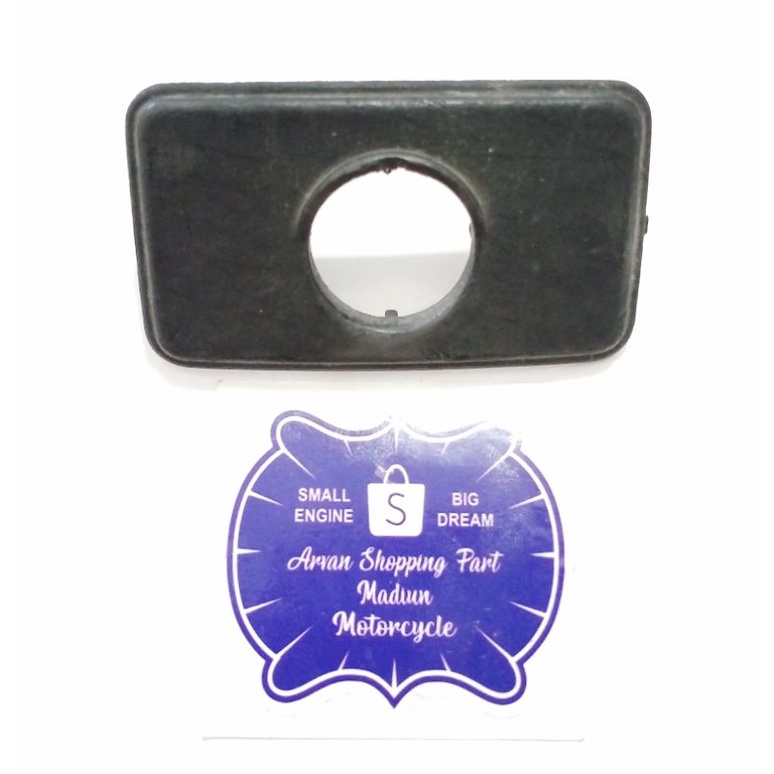 COVER KUNCI JOK BELAKANG YAMAHA V80 SUPER DELUXE-EXCELLEN ORI
