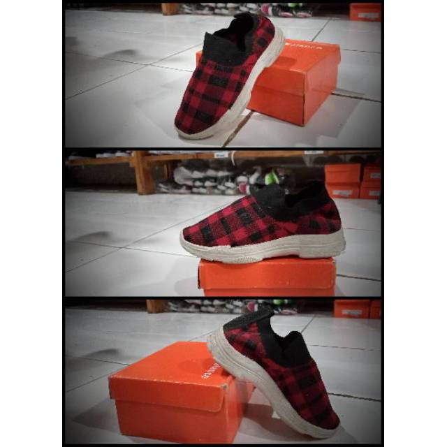 SEPATU ANAK SEPATU KOTAK - KOTAK SEPATU  LUCU