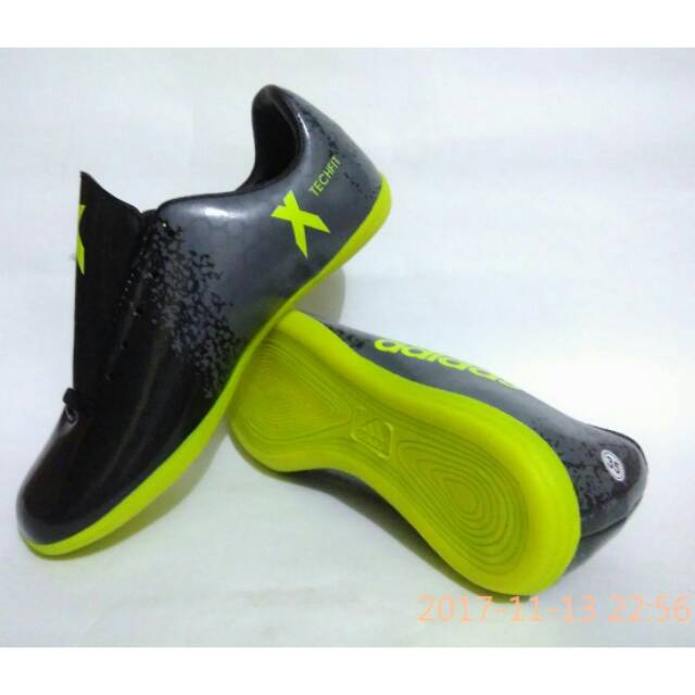 Sepatu futsal adidas anak
