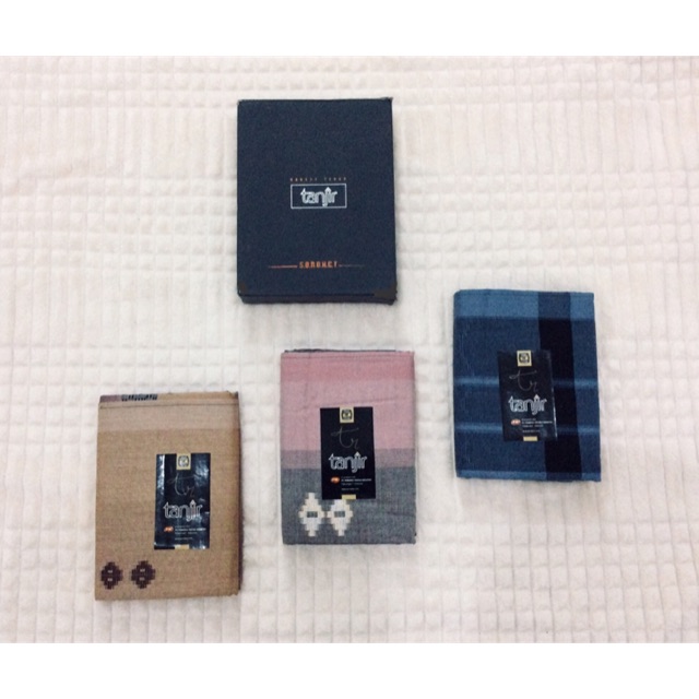 Sarung Gajah Duduk Tanjir