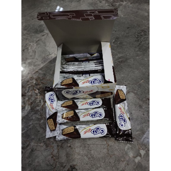 

Gery Saluut Wafer dengan kemasan 1 Box Isi 24 pcs @7.5gr