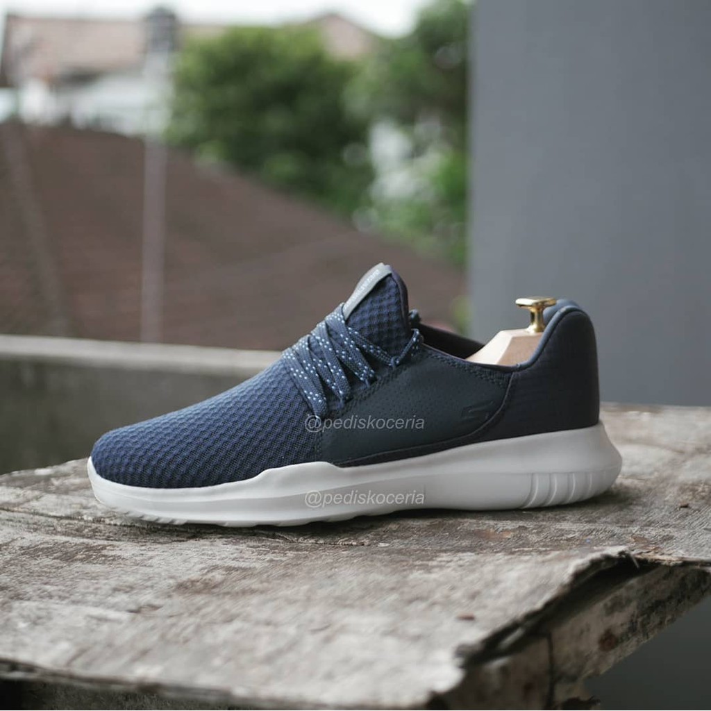 harga skechers go run mojo