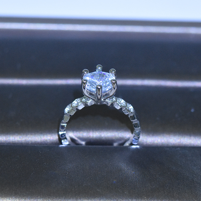 Cincin Moissanite Klasik