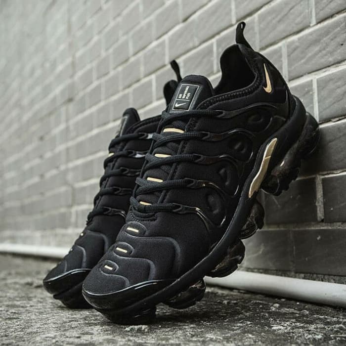 nike air vapormax plus gold