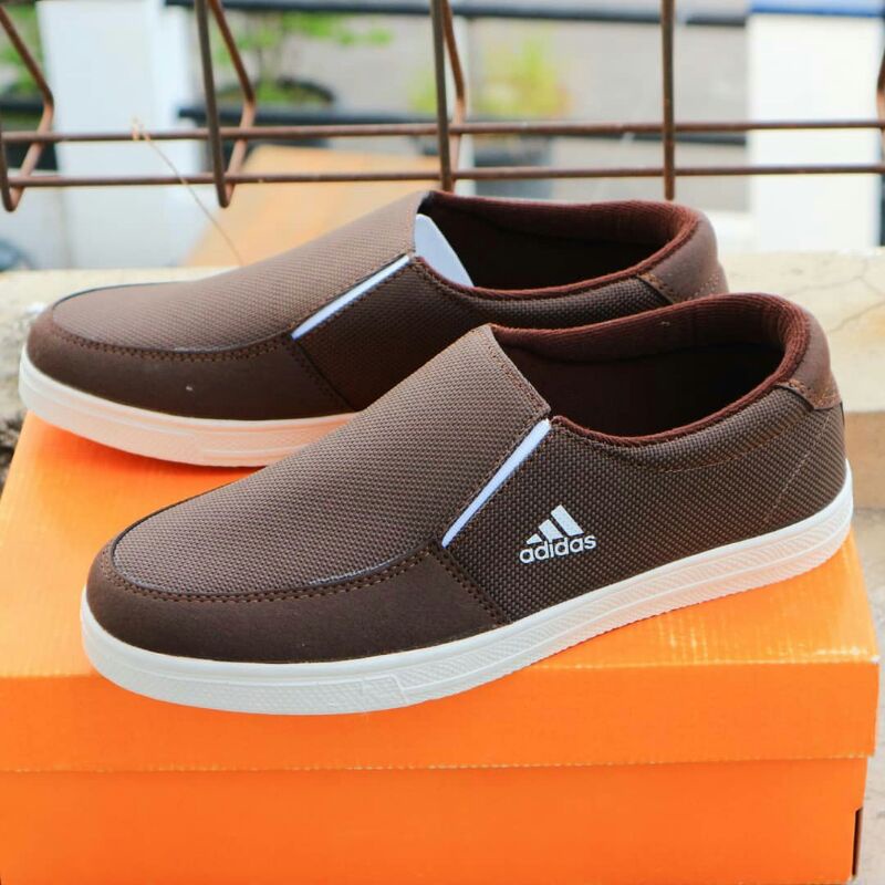 SEPATU SLIP ON PRIA SEPATU SANTAI KASUAL