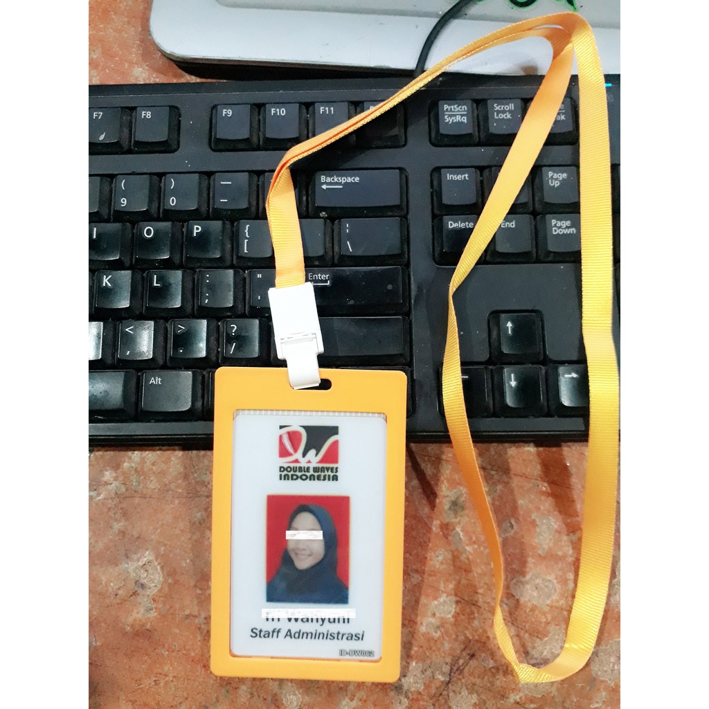

ID CARD bahan PVC yang tebal dan kuat, TIDAK MUDAH LUNTUR/1 SET HOLDER