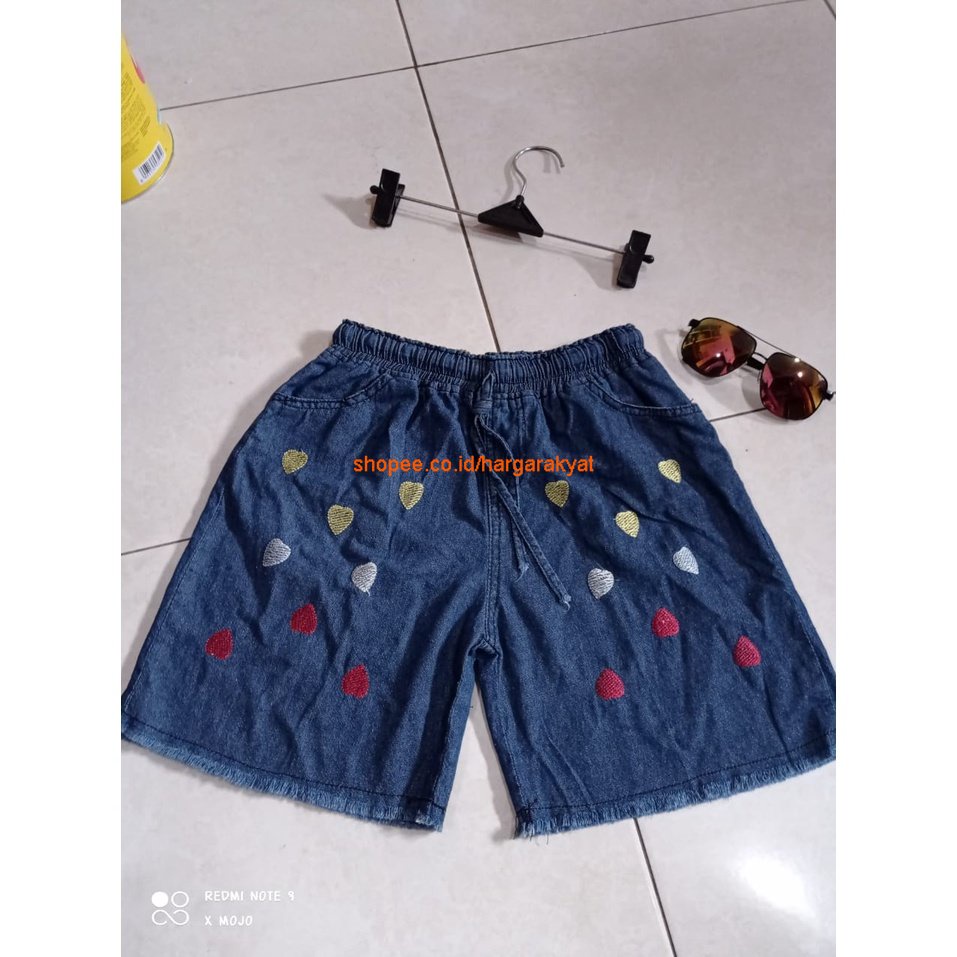 Hot Pants Jeans Rawis dan Lipat Motif Bordir Banyak Motif