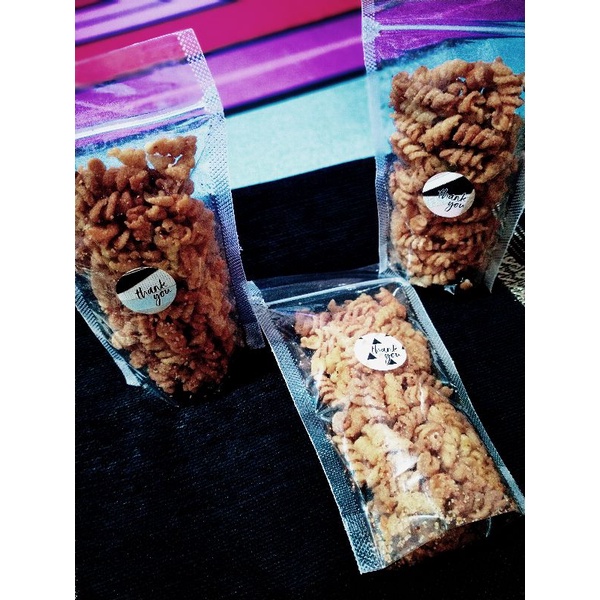 

Cemilan Spiral Pedas / Cemilan murah / Cemilan pedas Enak