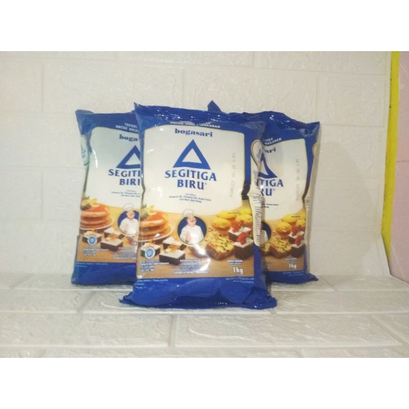 

Tepung terigu Segitiga Biru Premium 1kg