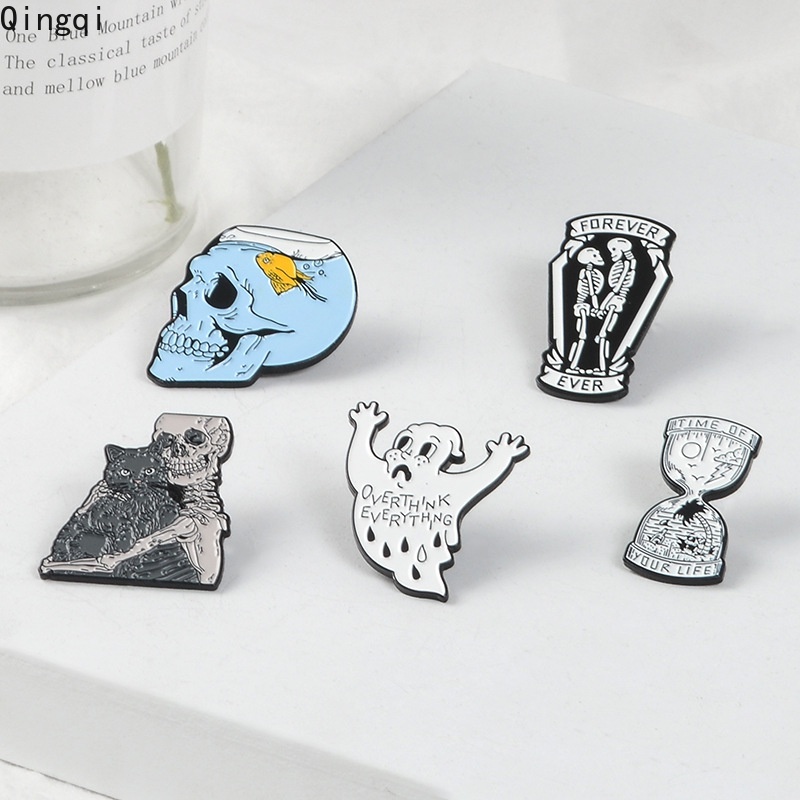 Bros Pin Enamel Desain Jam Pasirtengkorak Gaya Gotik