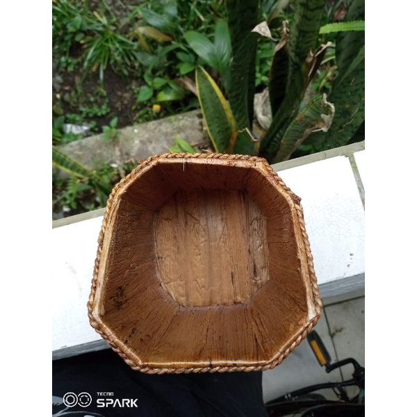 

Tempat Alat Tulis Kantor