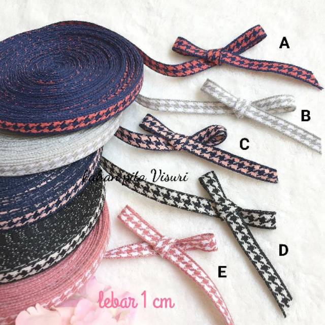 

Pita Houndstooth 1 cm per 1 yard (90 cm )