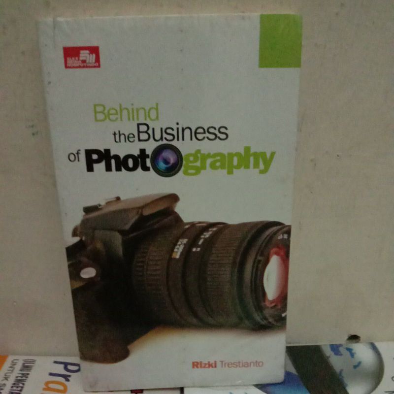 

BUKU BEHIND THE BUSINESS OF PHOTO GRAPHY RIZKI TRESTIANTO