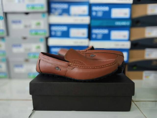 LACOSTE Sepatu Pantofel Kulit