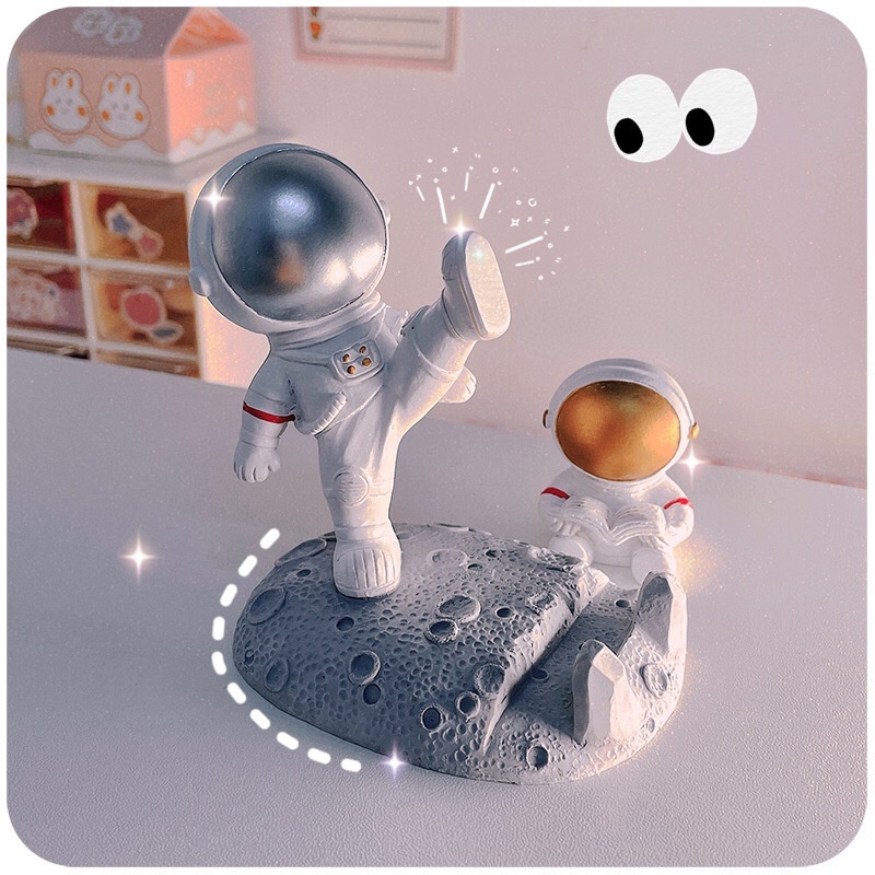 Stand Holder Ponsel / Ipad Bahan Resin Desain Astronot Untuk Dekorasi Meja