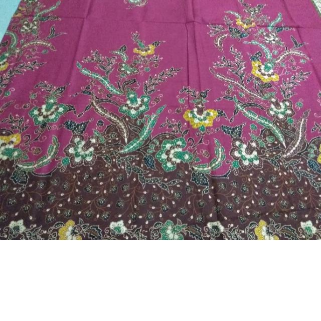 Kain batik jarik hitam manis motif mawar pink