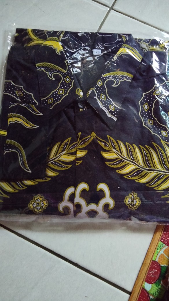 Kemeja Batik Pria Lengan Panjang Lapis Furing Hitam Merah Hijau Krisna